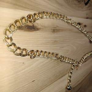 Elegant Gold-Tone Link Necklace